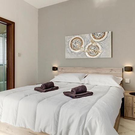 Chic 2Br Penthouse Steps From The Promenade Apartman Sliema Kültér fotó