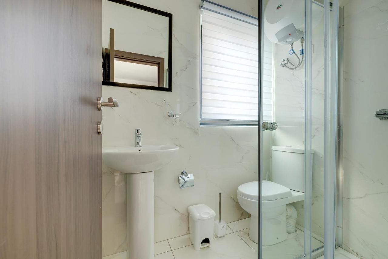 Chic 2Br Penthouse Steps From The Promenade Apartman Sliema Kültér fotó