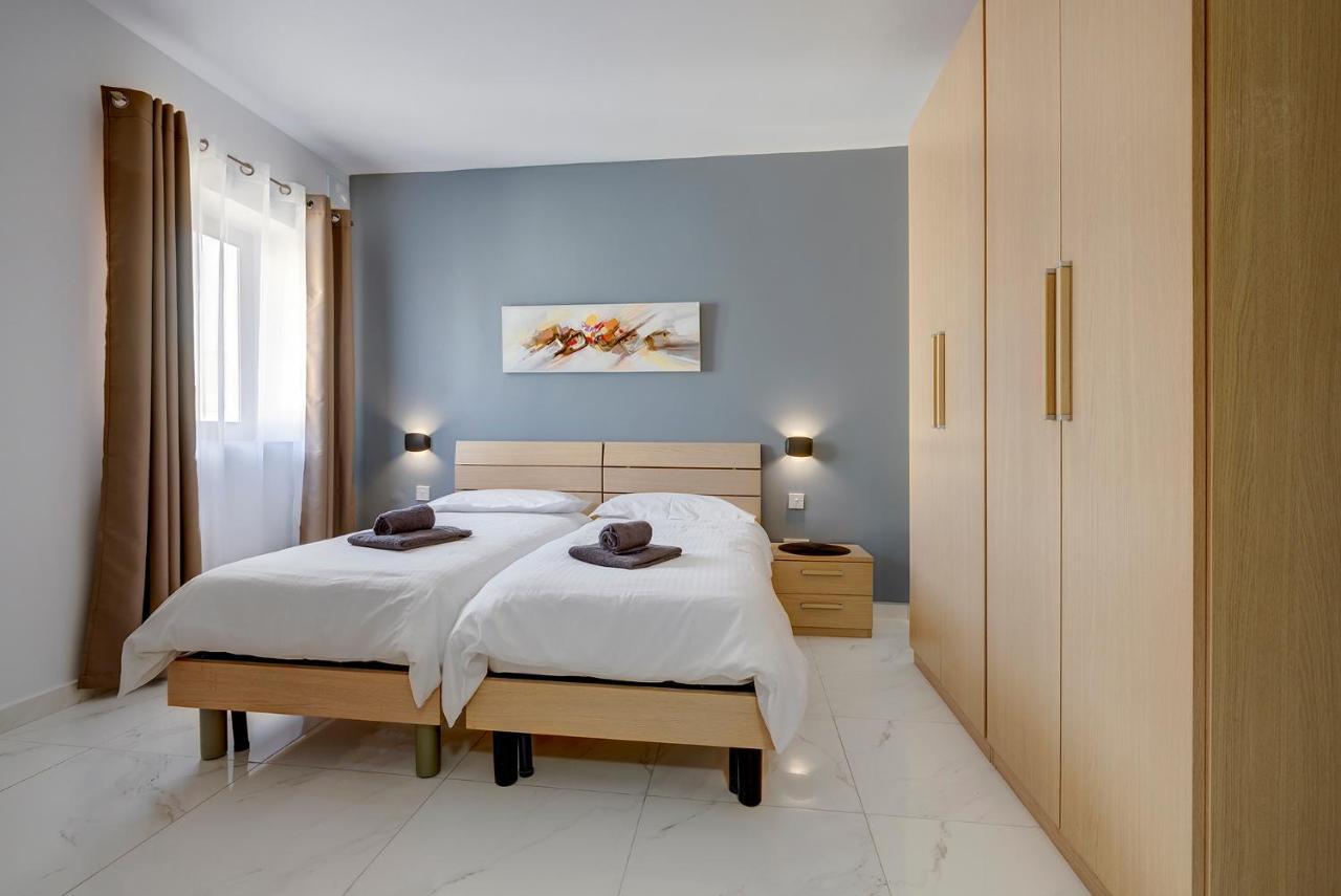 Chic 2Br Penthouse Steps From The Promenade Apartman Sliema Kültér fotó
