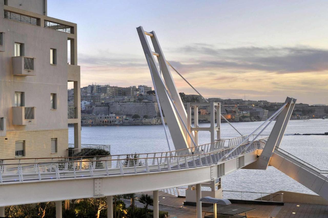 Chic 2Br Penthouse Steps From The Promenade Apartman Sliema Kültér fotó