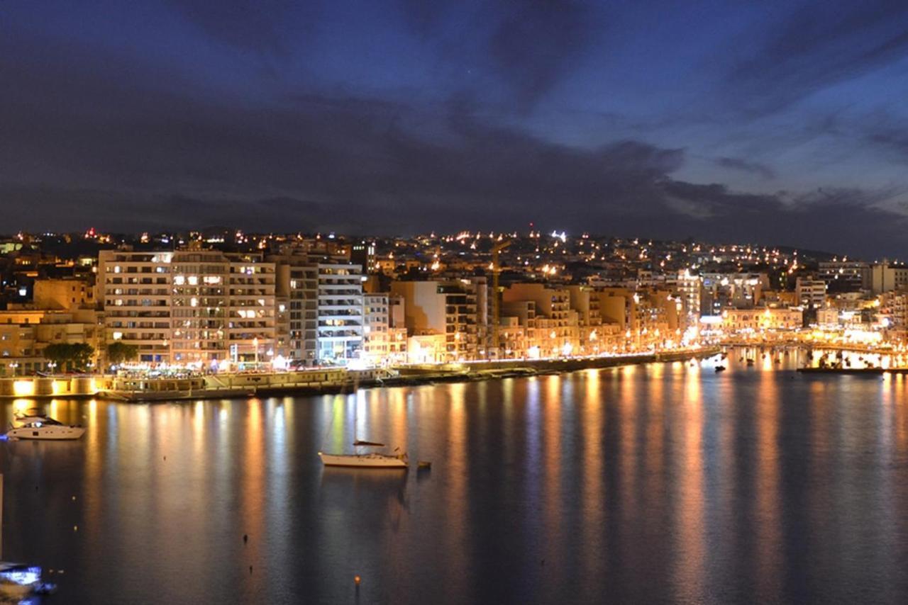 Chic 2Br Penthouse Steps From The Promenade Apartman Sliema Kültér fotó