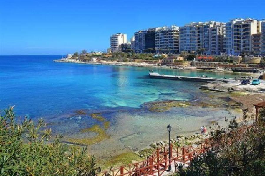 Chic 2Br Penthouse Steps From The Promenade Apartman Sliema Kültér fotó