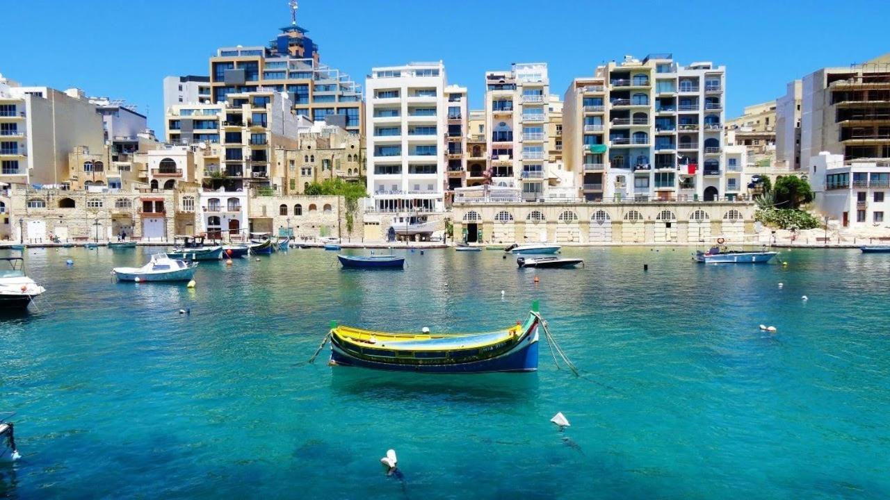 Chic 2Br Penthouse Steps From The Promenade Apartman Sliema Kültér fotó