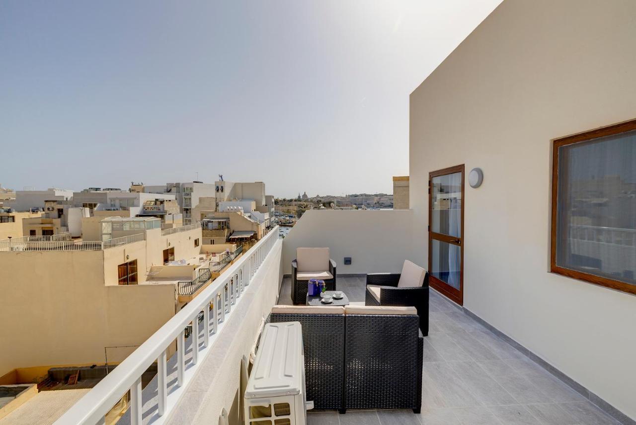 Chic 2Br Penthouse Steps From The Promenade Apartman Sliema Kültér fotó
