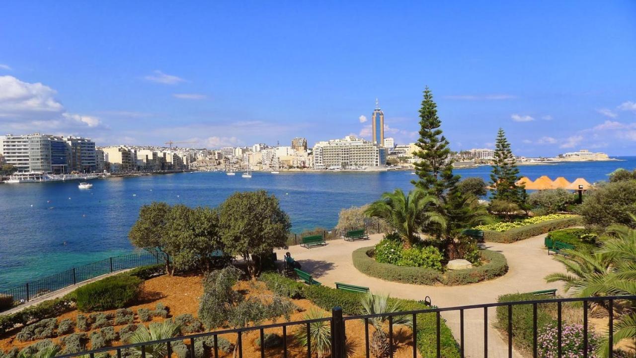 Chic 2Br Penthouse Steps From The Promenade Apartman Sliema Kültér fotó