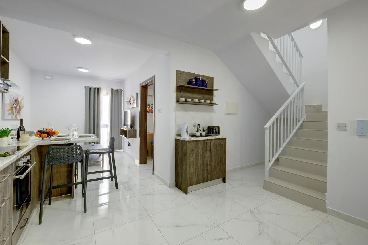 Chic 2Br Penthouse Steps From The Promenade Apartman Sliema Kültér fotó