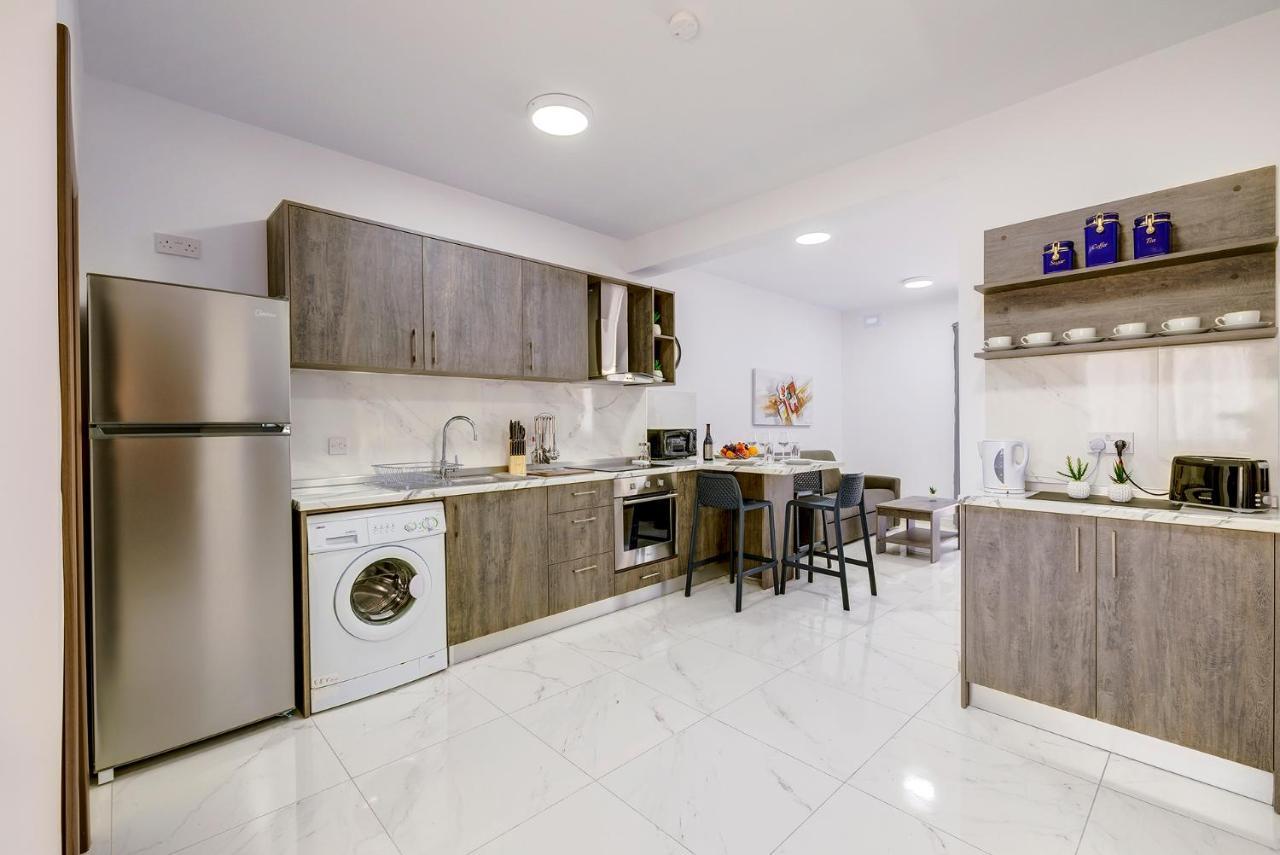 Chic 2Br Penthouse Steps From The Promenade Apartman Sliema Kültér fotó