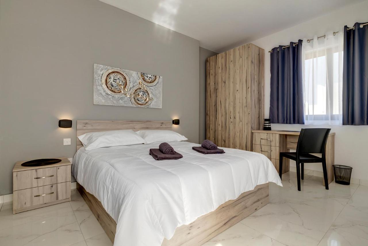 Chic 2Br Penthouse Steps From The Promenade Apartman Sliema Kültér fotó