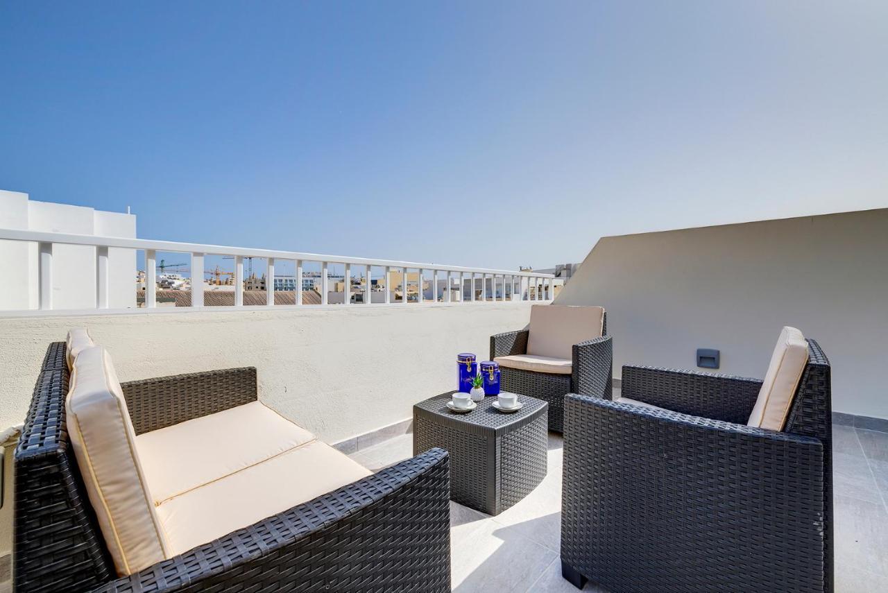 Chic 2Br Penthouse Steps From The Promenade Apartman Sliema Kültér fotó